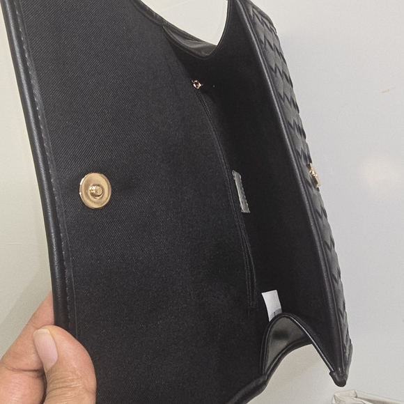 New Day Elegant Black Woven Handbag - Picture 6 of 8